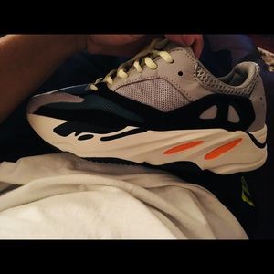 Yeezy boost 700
